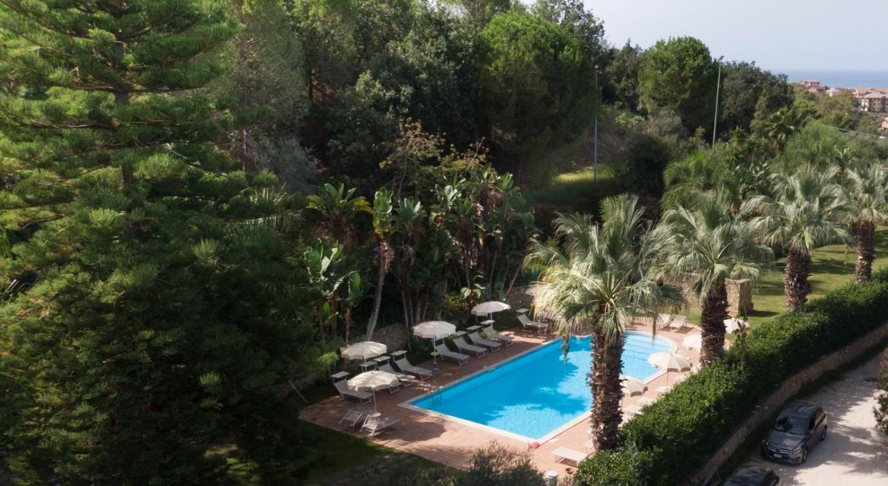 Agriturismo Villa Luca SantʼAgata di Militello Exterior foto